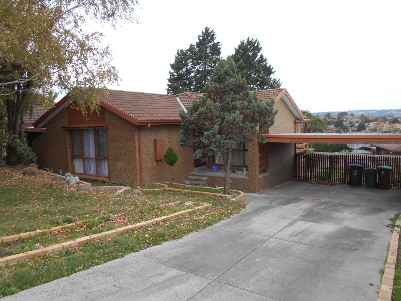 18 HEADINGLY COURT, Endeavour Hills VIC 3802