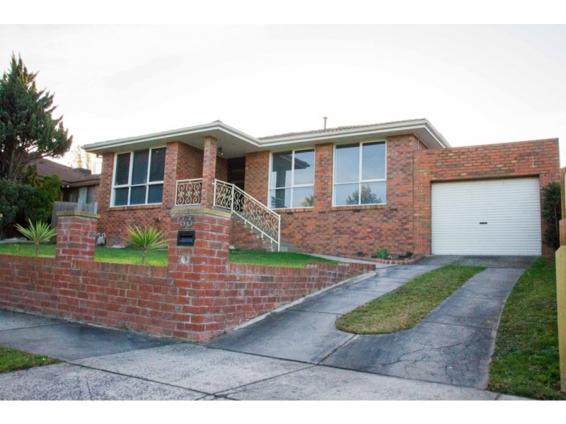 33 THOMAS MITCHELL DRIVE, Endeavour Hills VIC 3802