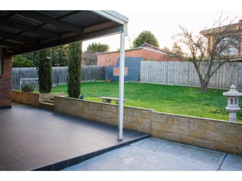 33 THOMAS MITCHELL DRIVE, Endeavour Hills VIC 3802