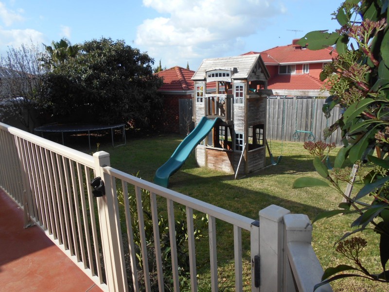 1 REYNOLDS COURT, Endeavour Hills VIC 3802