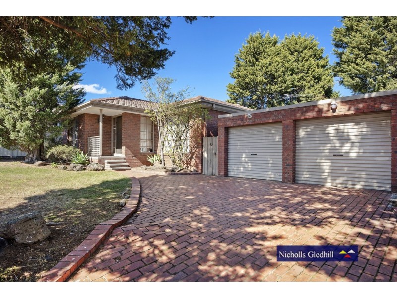 16 BRIDLE COURT, Endeavour Hills VIC 3802