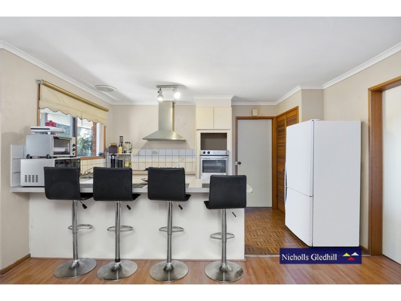 16 BRIDLE COURT, Endeavour Hills VIC 3802