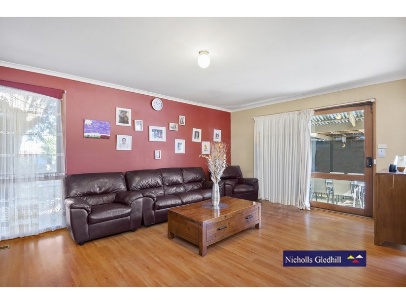 16 BRIDLE COURT, Endeavour Hills VIC 3802