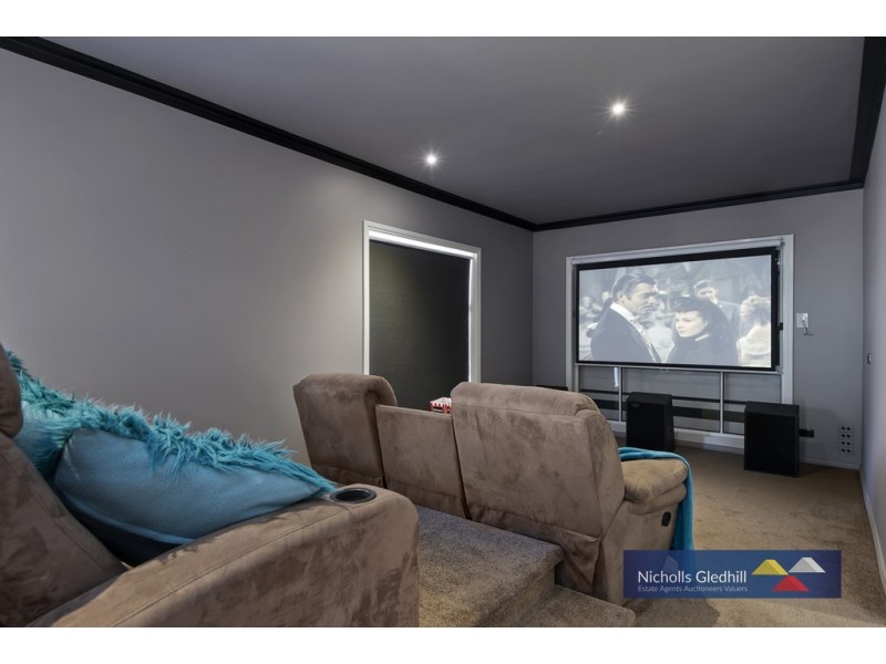 5 ERICA CLOSE, Endeavour Hills VIC 3802