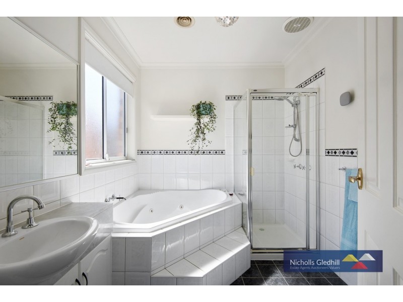 5 ERICA CLOSE, Endeavour Hills VIC 3802