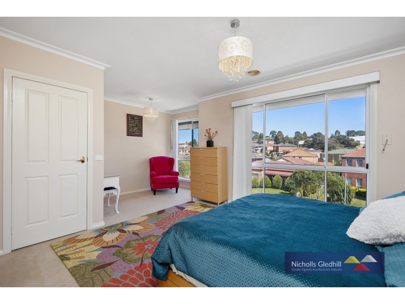 5 ERICA CLOSE, Endeavour Hills VIC 3802