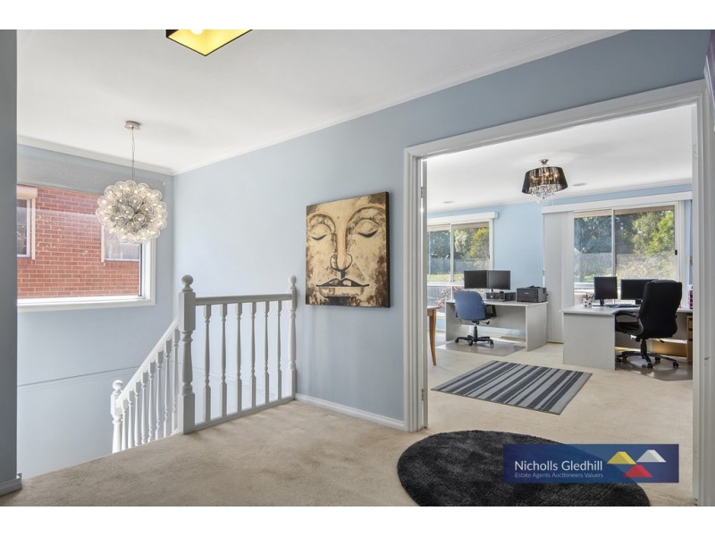 5 ERICA CLOSE, Endeavour Hills VIC 3802