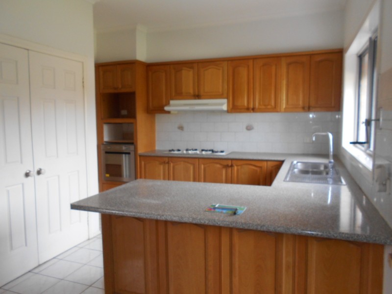 36 Barnsley Drive, Endeavour Hills VIC 3802