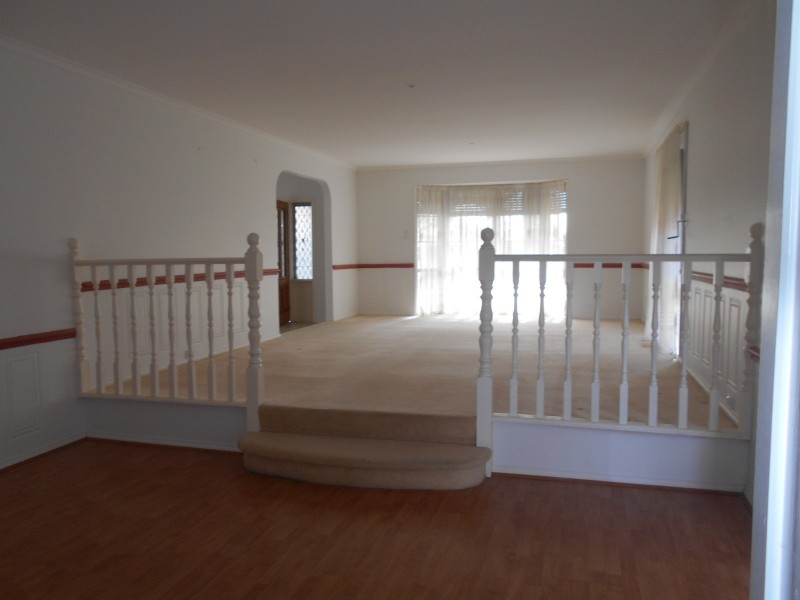 36 Barnsley Drive, Endeavour Hills VIC 3802