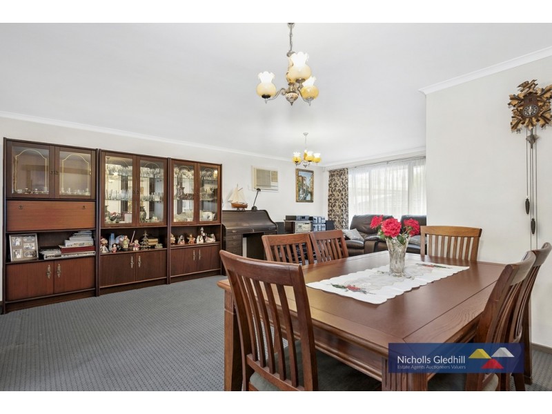 19 THOMAS MITCHELL DRIVE, Endeavour Hills VIC 3802