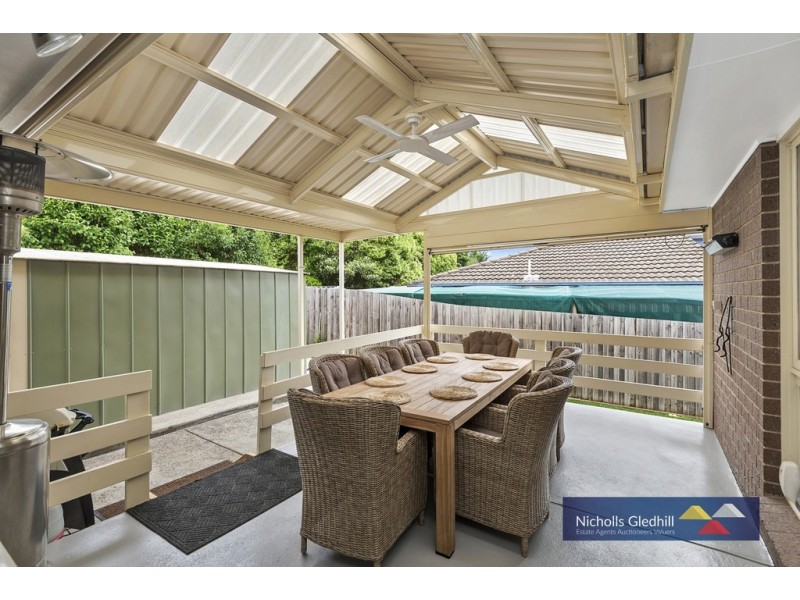 19 THOMAS MITCHELL DRIVE, Endeavour Hills VIC 3802