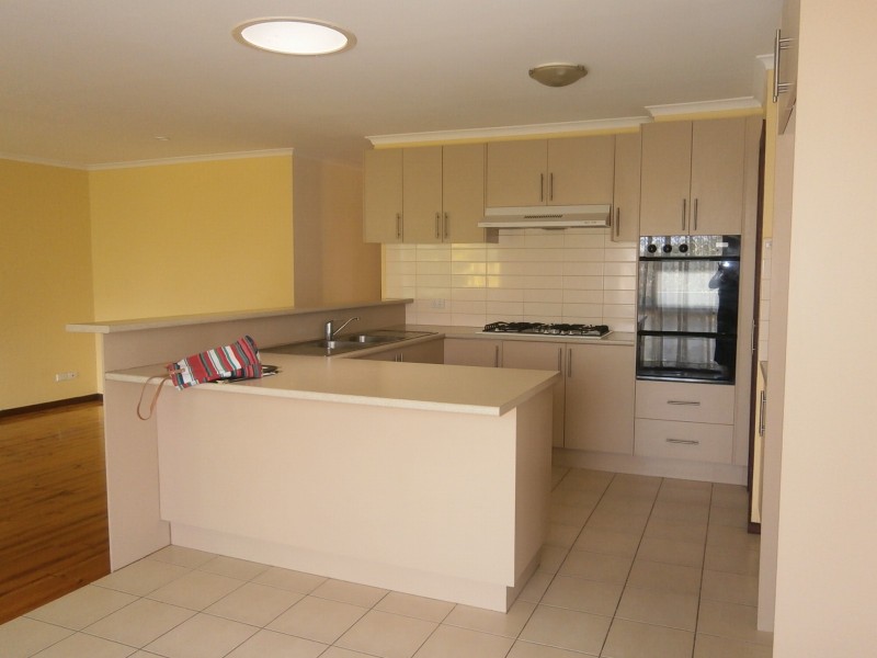 350 JAMES COOK DRIVE, Endeavour Hills VIC 3802