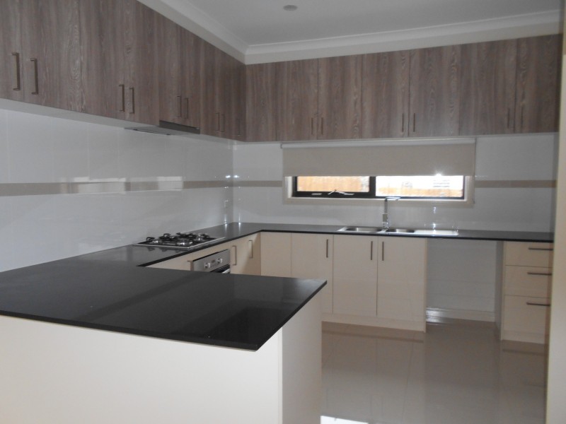 1/4 CRAWFORD AVENUE, Dandenong North VIC 3175