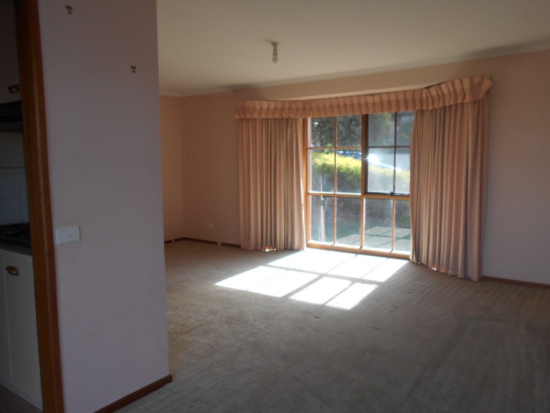 39 PRESTON AVENUE, Endeavour Hills VIC 3802