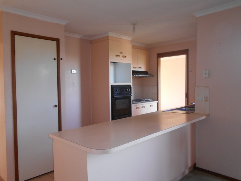 39 PRESTON AVENUE, Endeavour Hills VIC 3802