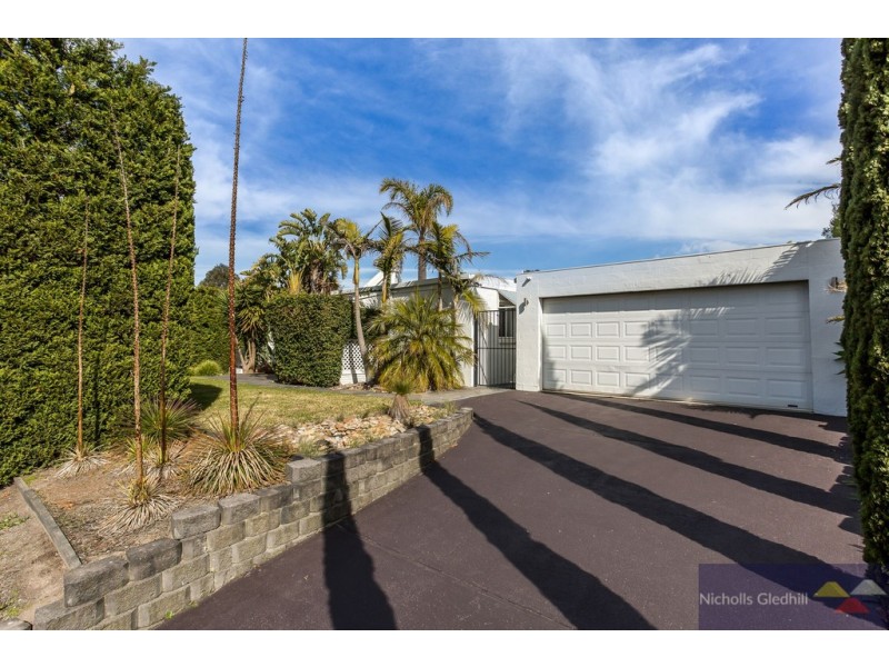 19 Maryrose Crescent, Endeavour Hills VIC 3802