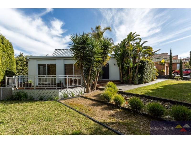 19 Maryrose Crescent, Endeavour Hills VIC 3802
