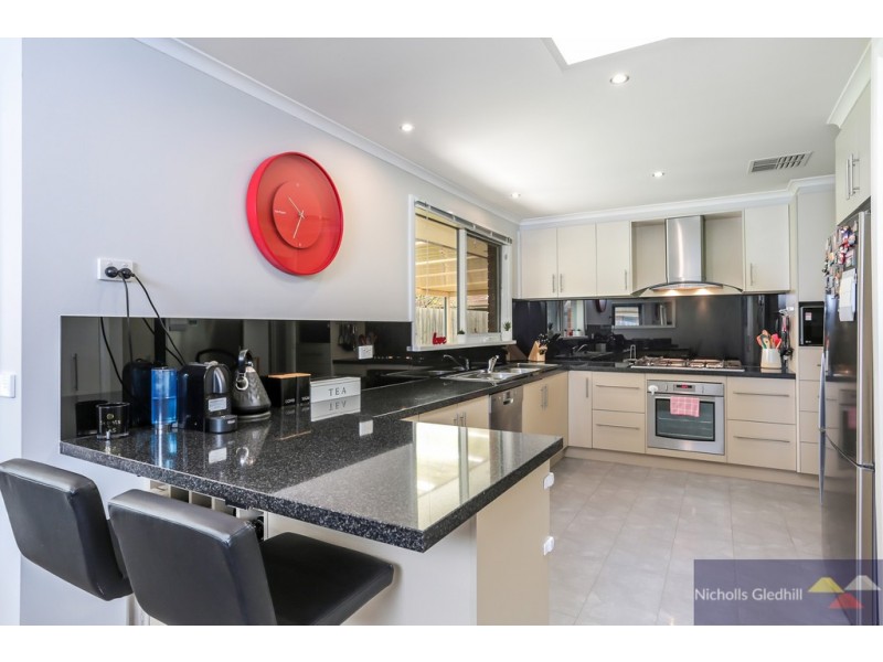 6 Durness Court, Endeavour Hills VIC 3802