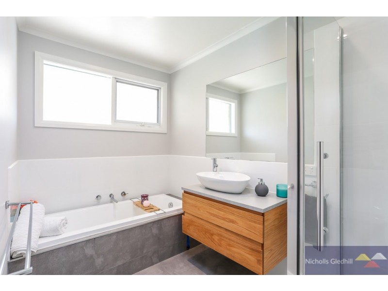 6 Durness Court, Endeavour Hills VIC 3802