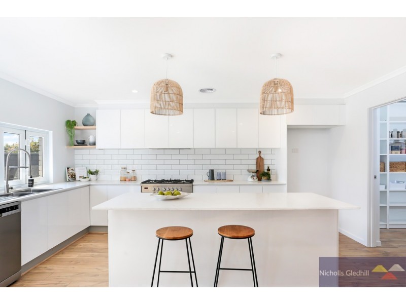 49 Grove End Road, Endeavour Hills VIC 3802