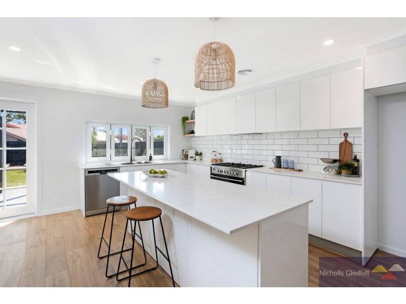 49 Grove End Road, Endeavour Hills VIC 3802