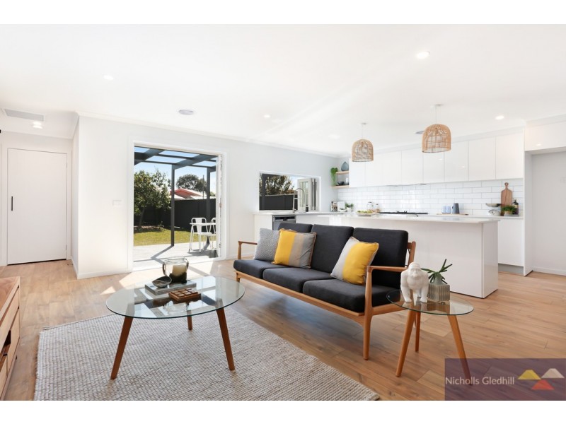 49 Grove End Road, Endeavour Hills VIC 3802