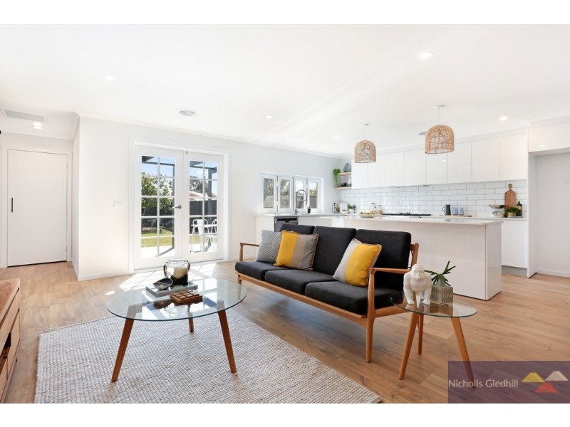 49 Grove End Road, Endeavour Hills VIC 3802