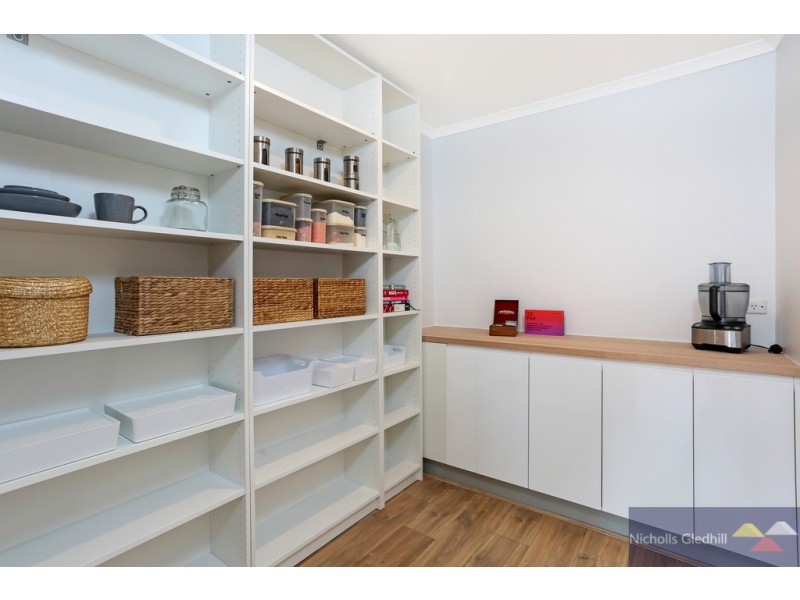 49 Grove End Road, Endeavour Hills VIC 3802