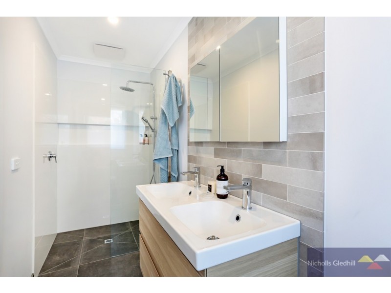 49 Grove End Road, Endeavour Hills VIC 3802
