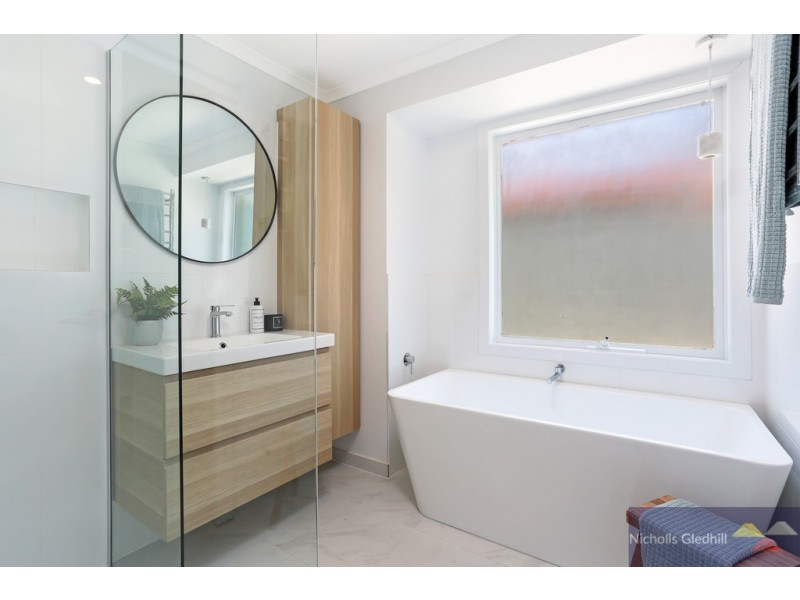 49 Grove End Road, Endeavour Hills VIC 3802