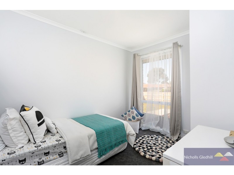 49 Grove End Road, Endeavour Hills VIC 3802