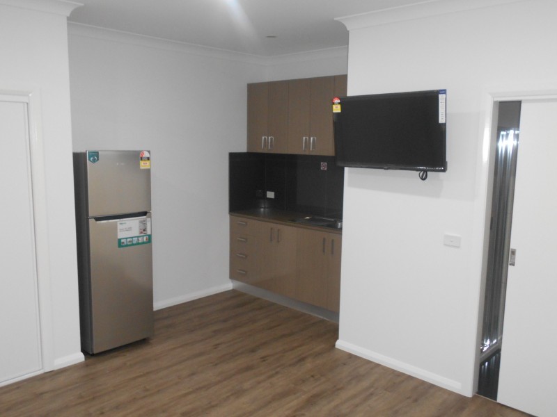 160 CLEELAND STREET, Dandenong VIC 3175