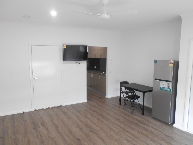 160 CLEELAND STREET, Dandenong VIC 3175