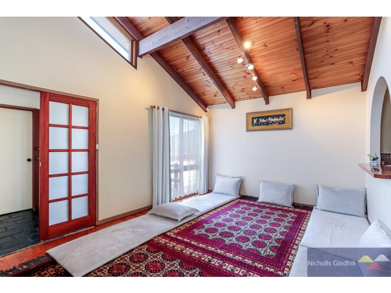 5 POOLE COURT, Endeavour Hills VIC 3802