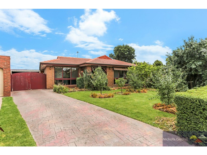 27 Primrose Hills Close, Endeavour Hills VIC 3802