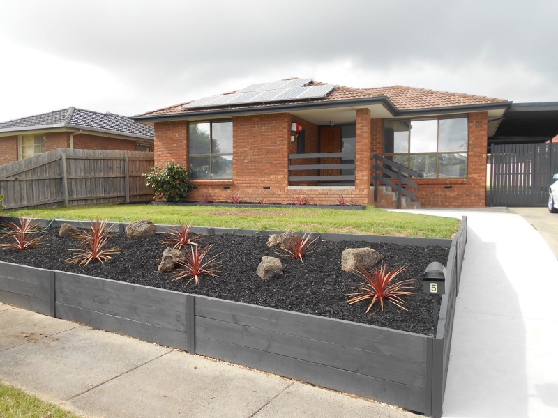 5 STRUAN AVENUE, Endeavour Hills VIC 3802