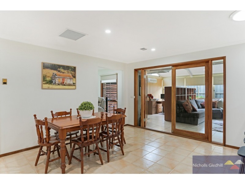 9 Laggan Court, Endeavour Hills VIC 3802