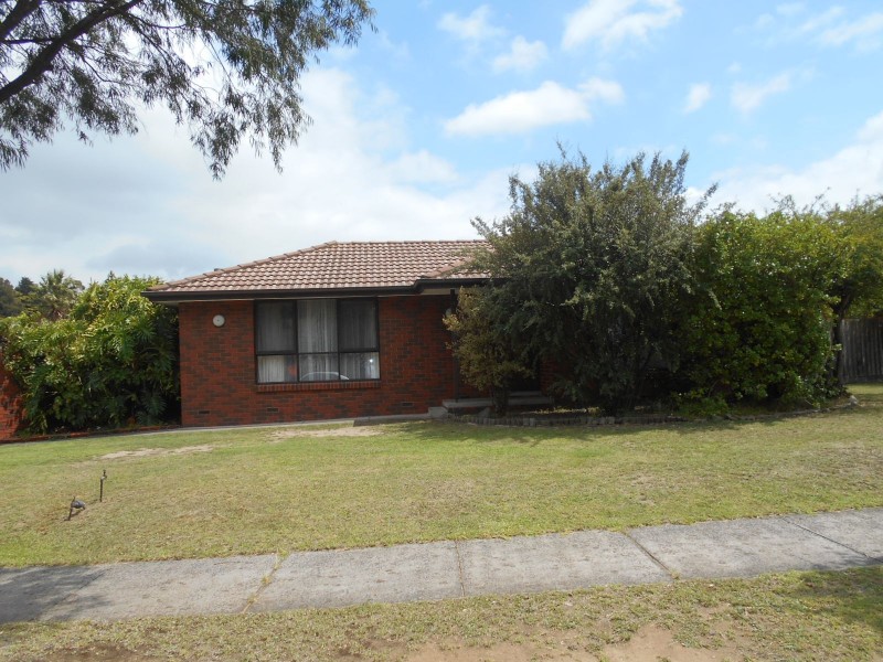 32 ENDEAVOUR CRESCENT, Endeavour Hills VIC 3802