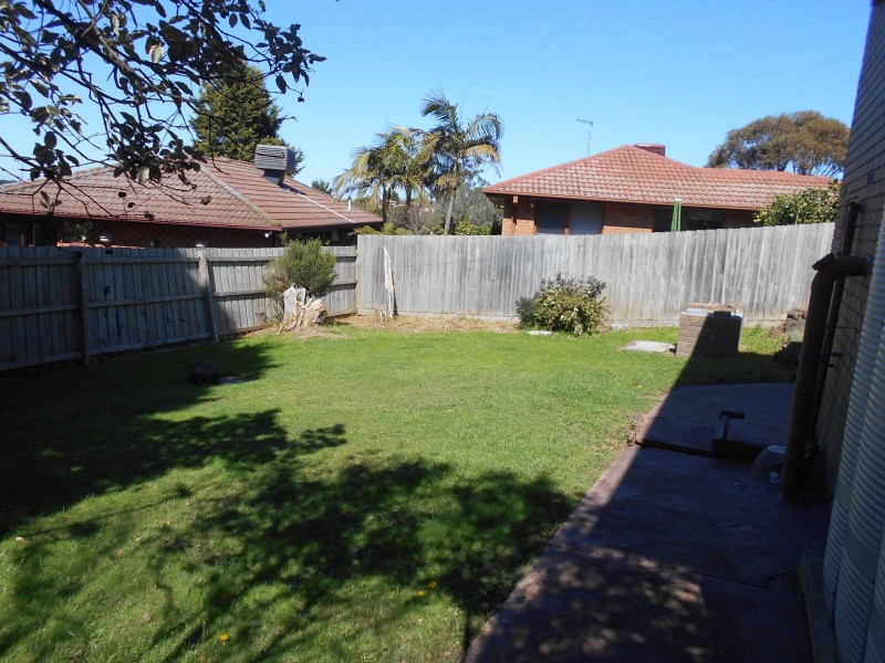 18 HEADINGLY COURT, Endeavour Hills VIC 3802