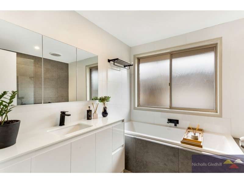 5 CONRAN AVENUE, Endeavour Hills VIC 3802