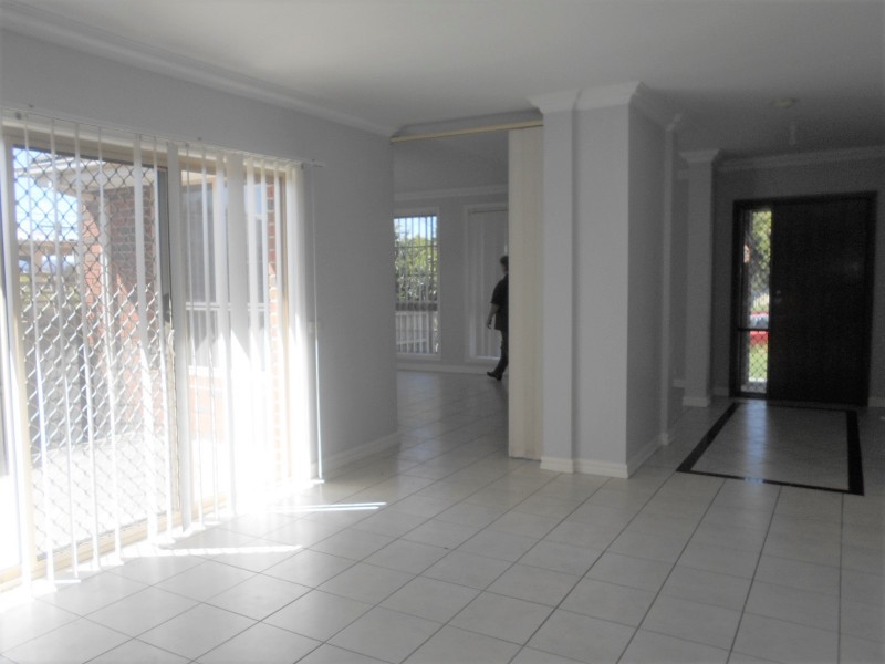 1/37 CHARLES AVENUE, Hallam VIC 3803