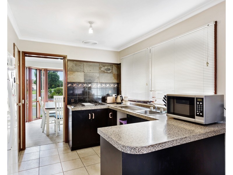 18 TRUSLOVE COURT, Endeavour Hills VIC 3802