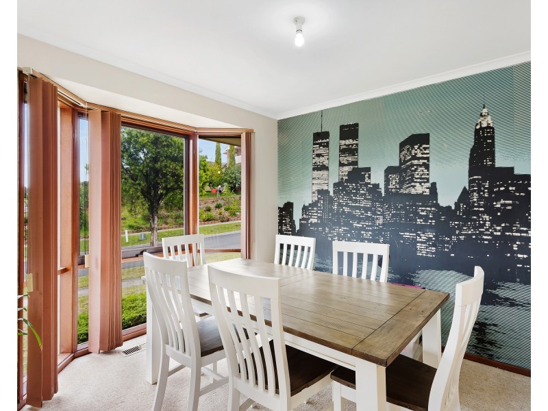 18 TRUSLOVE COURT, Endeavour Hills VIC 3802