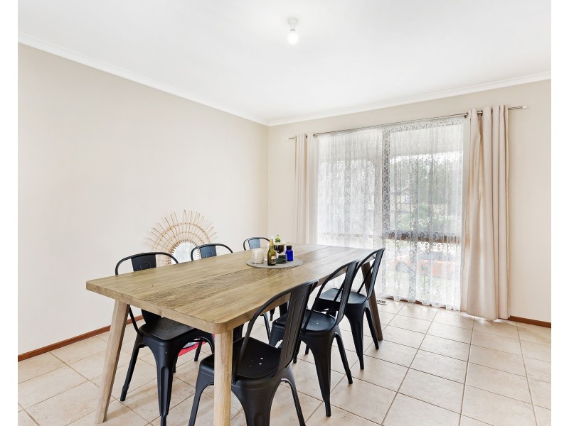 18 TRUSLOVE COURT, Endeavour Hills VIC 3802