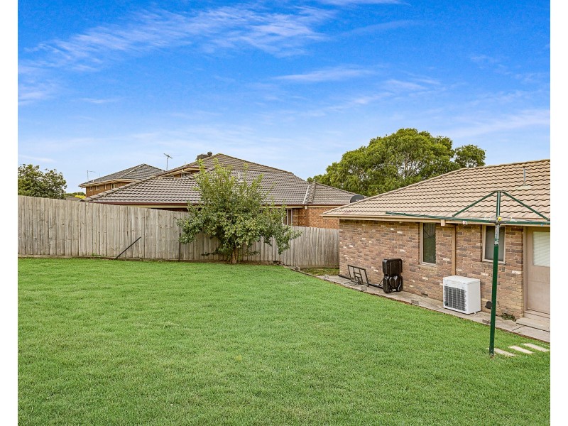 18 TRUSLOVE COURT, Endeavour Hills VIC 3802