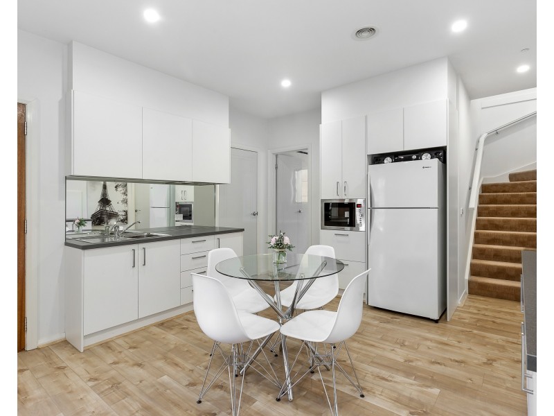 2/8 Temby Close, Endeavour Hills VIC 3802