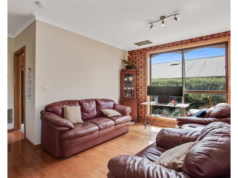 16 BRANDON COURT, Endeavour Hills VIC 3802