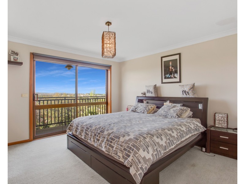 16 BRANDON COURT, Endeavour Hills VIC 3802