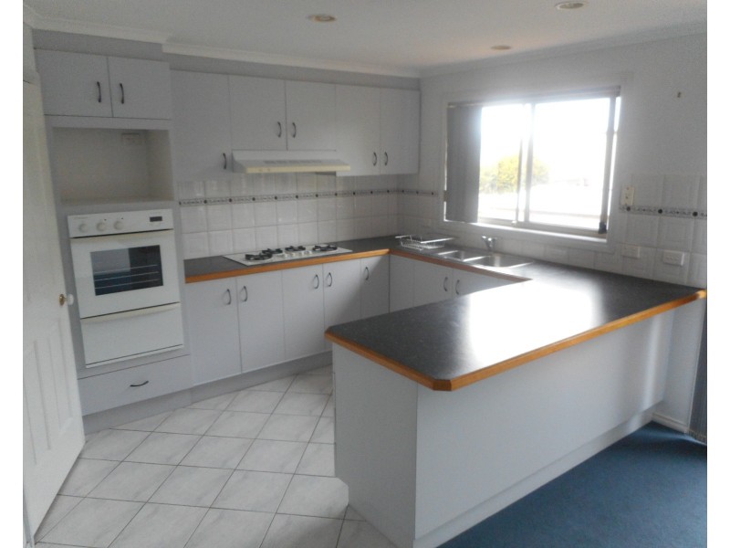 2/13 Landhill Court, Hallam VIC 3803