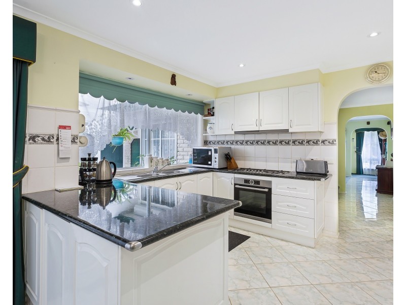 5 BUCKLAND COURT, Endeavour Hills VIC 3802